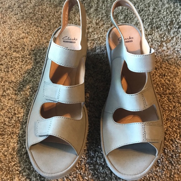 Clarks Collection Soft Cushion Light Grey Sandal - Picture 7 of 8